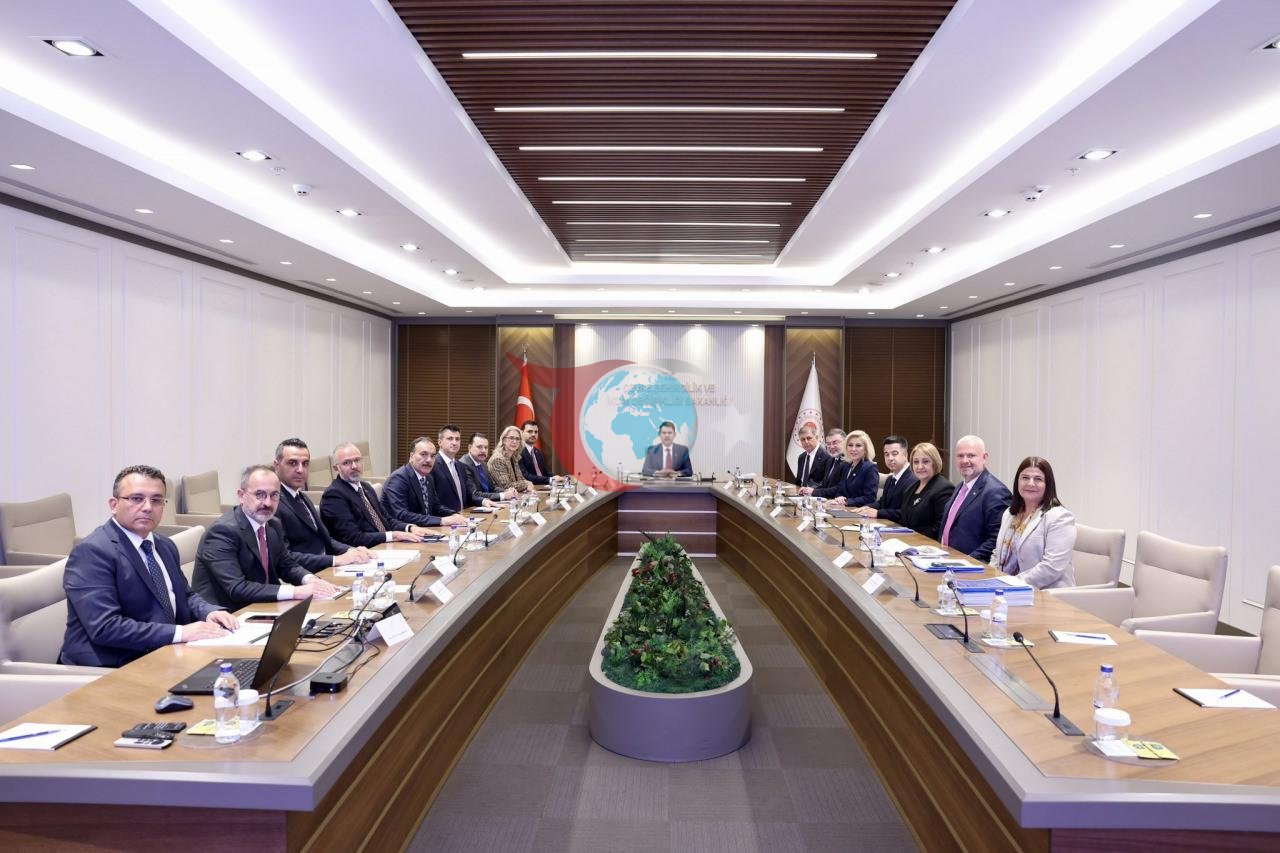 Bakan Kurum, İzmir Büyükşehir Belediye Başkanı Cemil Tugay ve AK Parti heyetiyle görüştü