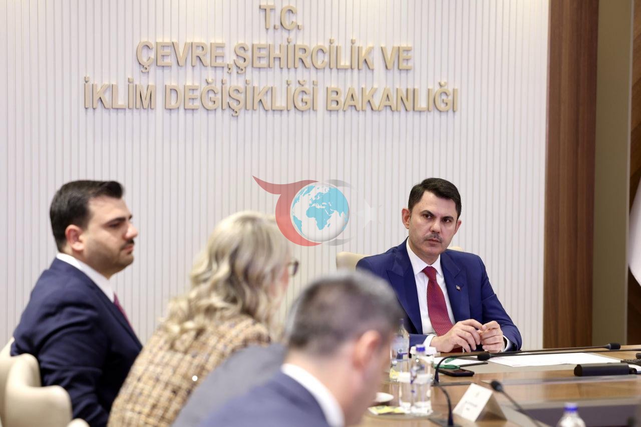 Bakan Kurum, İzmir Büyükşehir Belediye Başkanı Cemil Tugay ve AK Parti heyetiyle görüştü - görsel 2