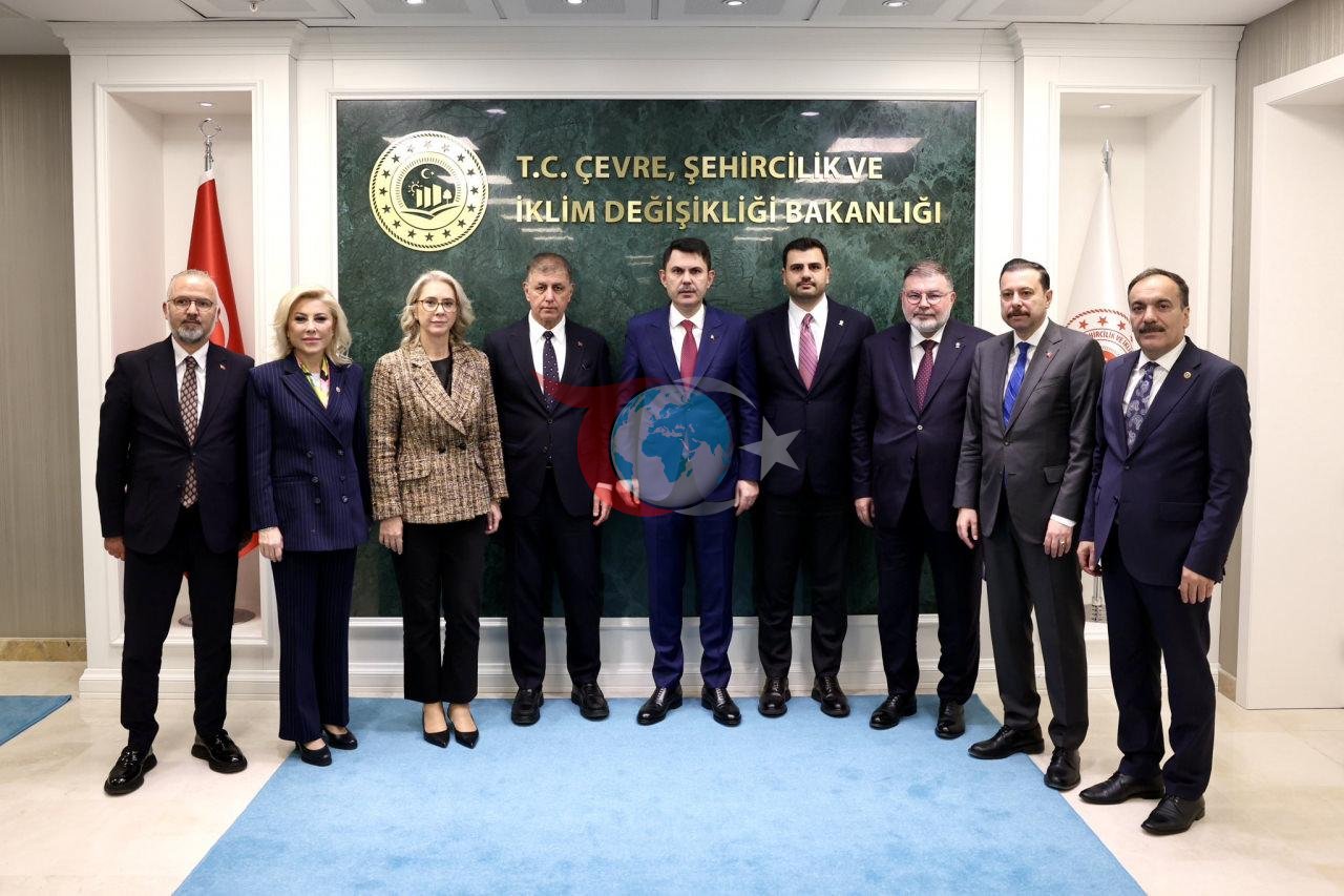 Bakan Kurum, İzmir Büyükşehir Belediye Başkanı Cemil Tugay ve AK Parti heyetiyle görüştü - görsel 3