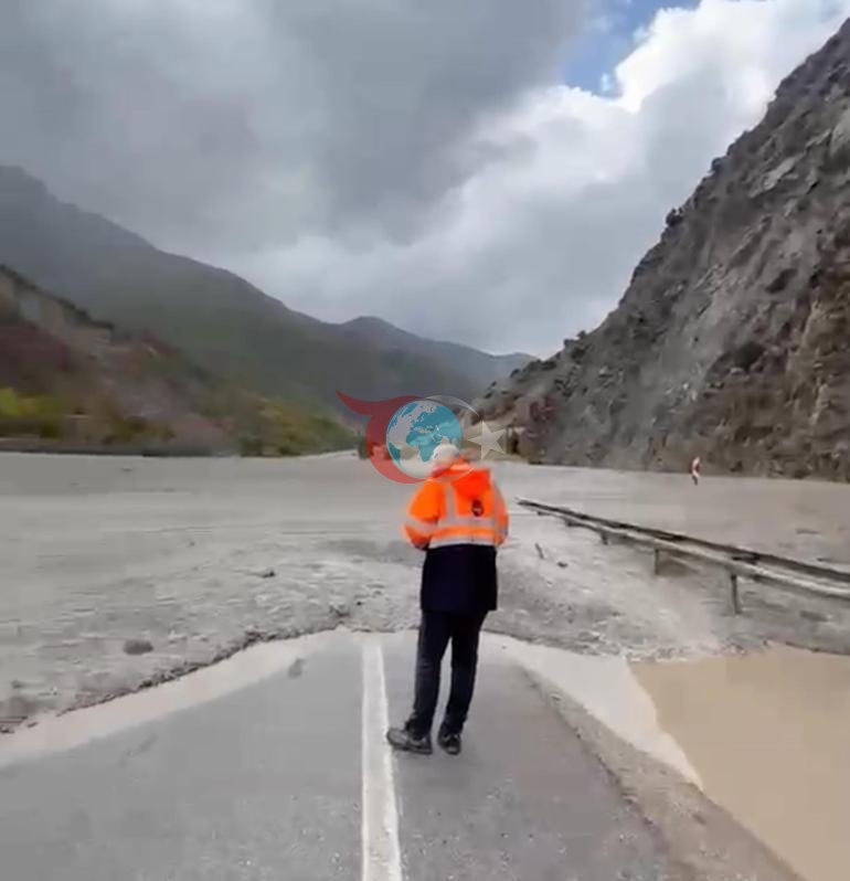 Erzincan-Erzurum yolunda ulaşım durdu, sürücülere uyarı