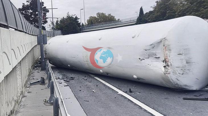 Bakırköy Yeni Havaalanı Caddesi'nde LNG yüklü tanker devrildi - görsel 2