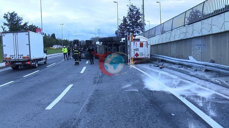 Bakırköy Yeni Havaalanı Caddesi'nde LNG yüklü tanker devrildi - görsel 3