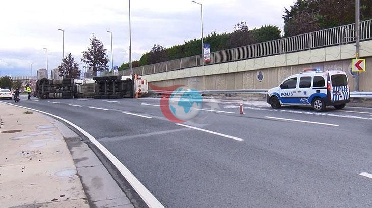 Bakırköy Yeni Havaalanı Caddesi'nde LNG yüklü tanker devrildi - görsel 5