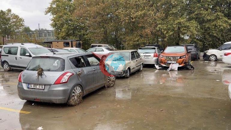 İstanbulda selde sürüklenip otoparka çekilen araçlar görüntülendi