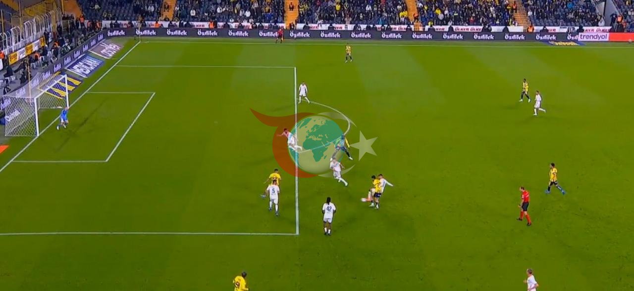 Fenerbahçe-Alanyaspor maçında penaltı ve gol iptali kararlarıyla dikkat çeken anlar yaşandı - görsel 2