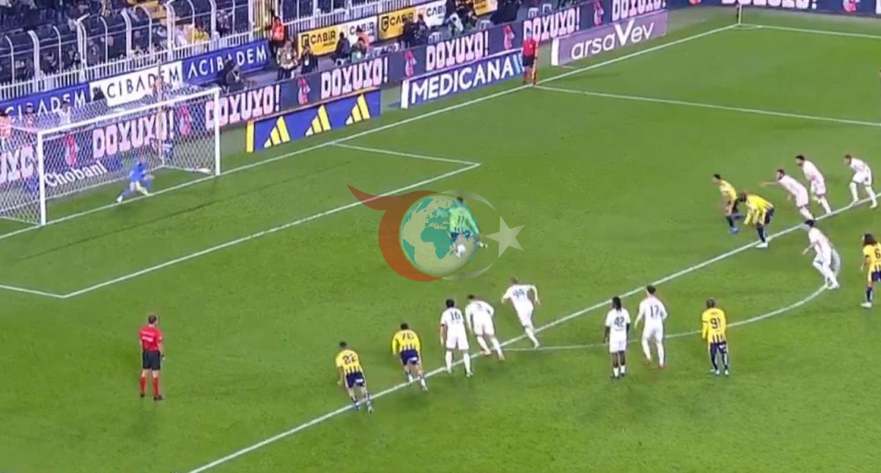 Fenerbahçe-Alanyaspor maçında penaltı ve gol iptali kararlarıyla dikkat çeken anlar yaşandı - görsel 3
