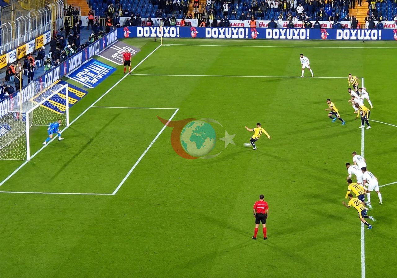 Fenerbahçe-Alanyaspor maçında penaltı ve gol iptali kararlarıyla dikkat çeken anlar yaşandı - görsel 4