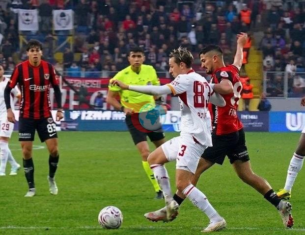 Galatasaray-Gençlerbirliği maçındaki tartışmalı penaltı pozisyonu Trio ekibini ikiye böldü