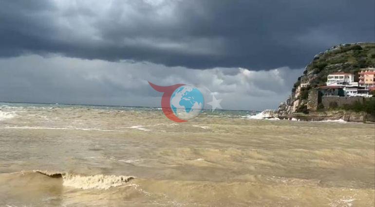 Bartın’da fırtına ve sağanak alarmı Dalgalar 14 metreye ulaştı, 15 saatte 27 ihbar geldi