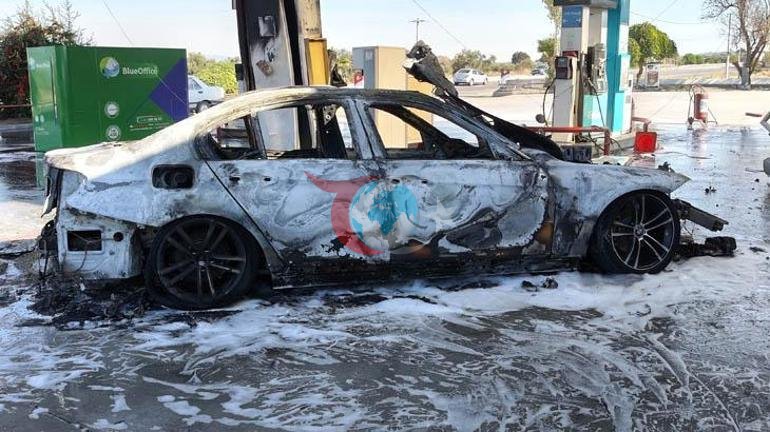 İzmirde feci kaza Akaryakıt pompasına çarpan otomobil alev aldı