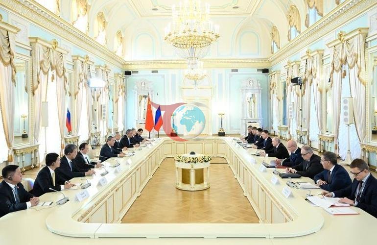 Çin Başbakanı Li, Rusya Devlet Başkanı Putin ile görüştü