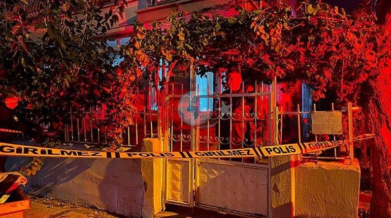 Mersinde zemini çöken bina tahliye edildi Yağmur suları toprağı boşalttı
