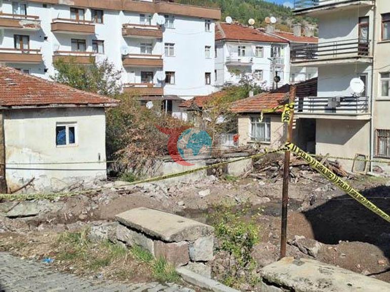 15 yıllık kayıp dosyasında korkunç şüphe Yanan evinin altında kemikler ve balta bulundu