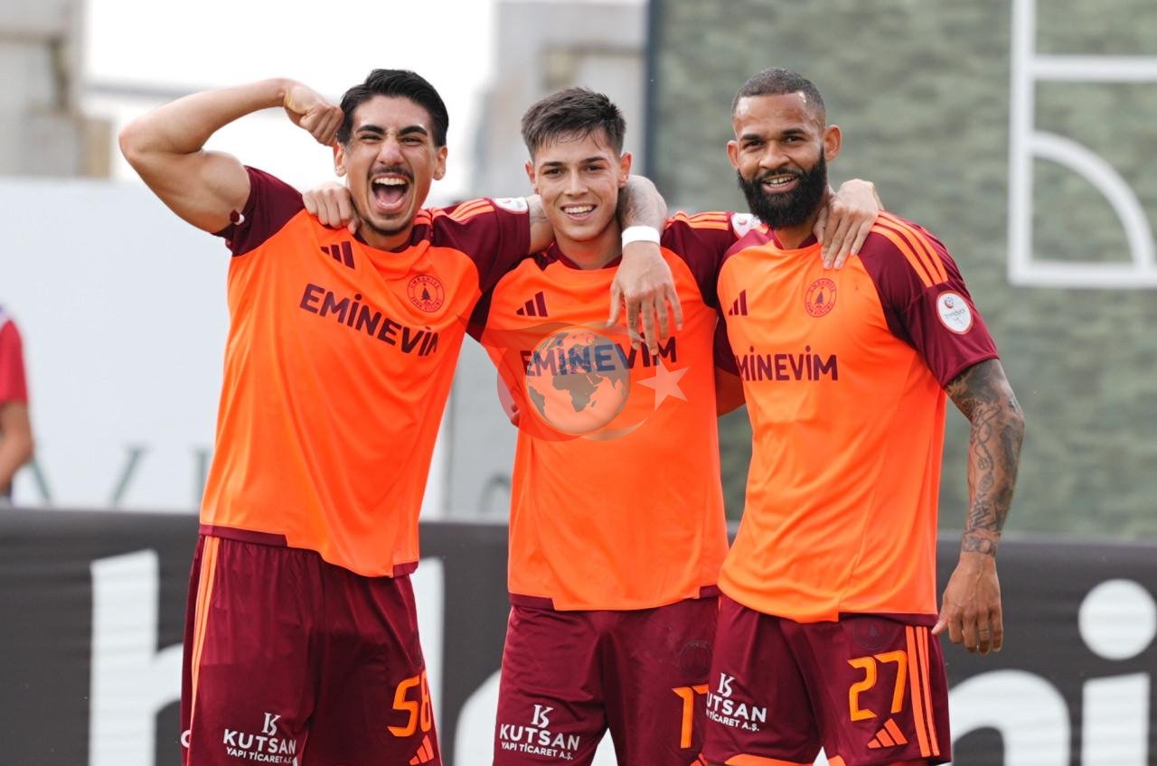 Ümraniyespor, 9 kişi kalan Sivasspor'u 4-0 mağlup etti