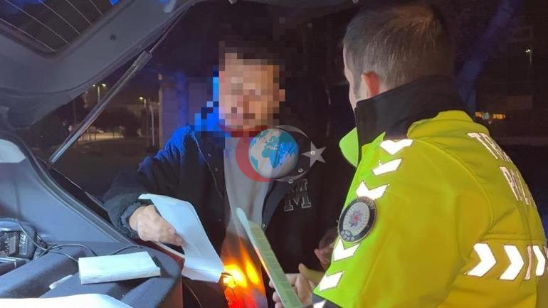 Kırmızı ışıkta uyuyakaldı Mesleğini söyleyip, polisleri tehdit etti