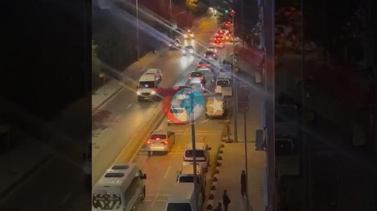 Son dakika... Bayrampaşada yol çalışması sırasında göçük Mahsur kalanlar var