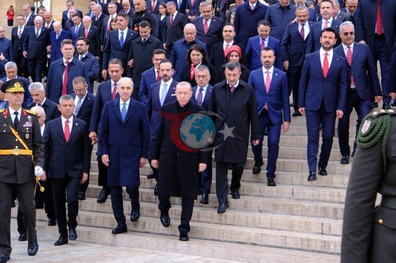Devlet erkanı Anıtkabiri ziyaret etti