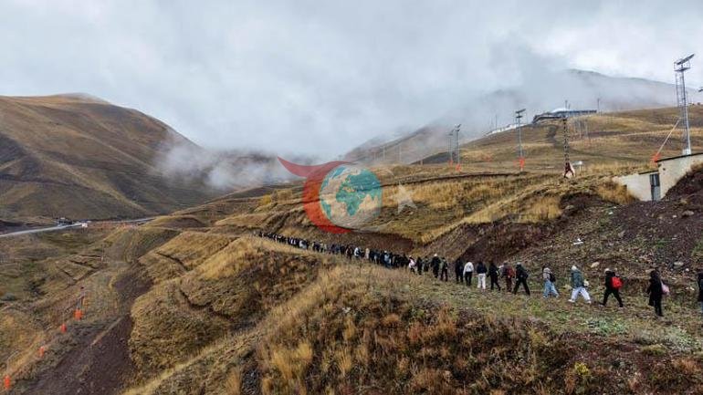 277 kişi 3 bin 200 metrede Zirvede büyük gurur