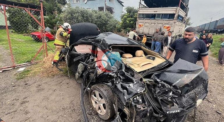Hatay’da korkutan kaza Yük treni otomobile çarptı