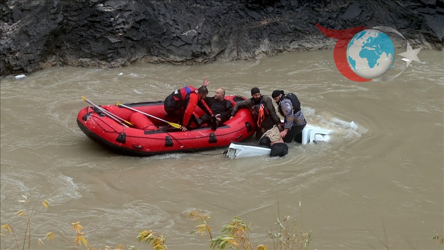 Hakkari'de Uçurumdan Düşen Araç ve Kahraman Kurtarma Operasyonu