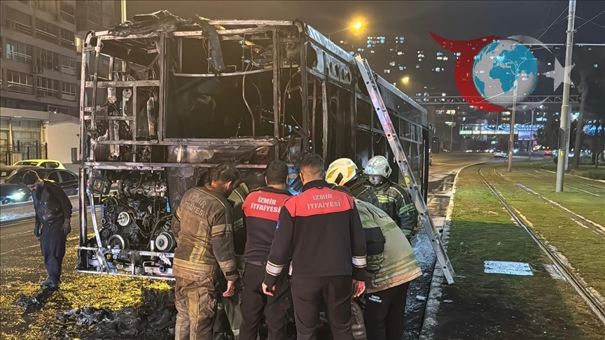 İzmir'de Seyir Halindeki Otobüste Yangın Paniği