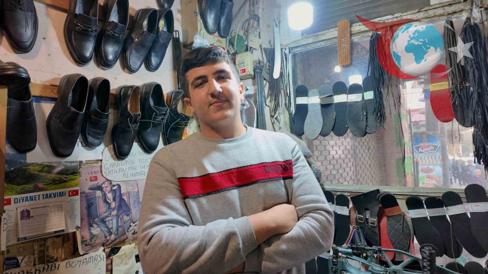 Siirt'te Genç Ayakkabı Tamircisi Dede Mesleğini Devraldı