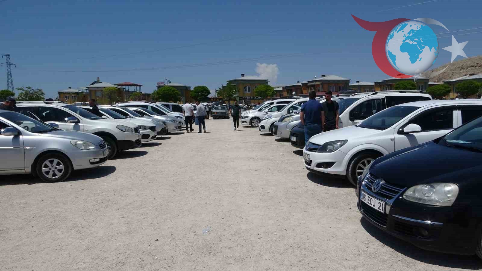 Van Tuşba İlçesindeki İkinci El Araç Pazarında Durgunluk Devam Ediyor