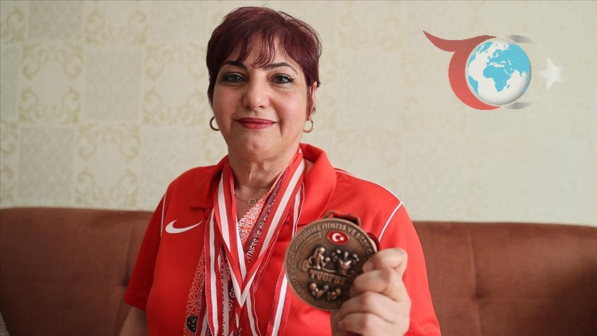 Gülçin Savun: Engelli Bilek Güreşinde Türkiye Şampiyonu