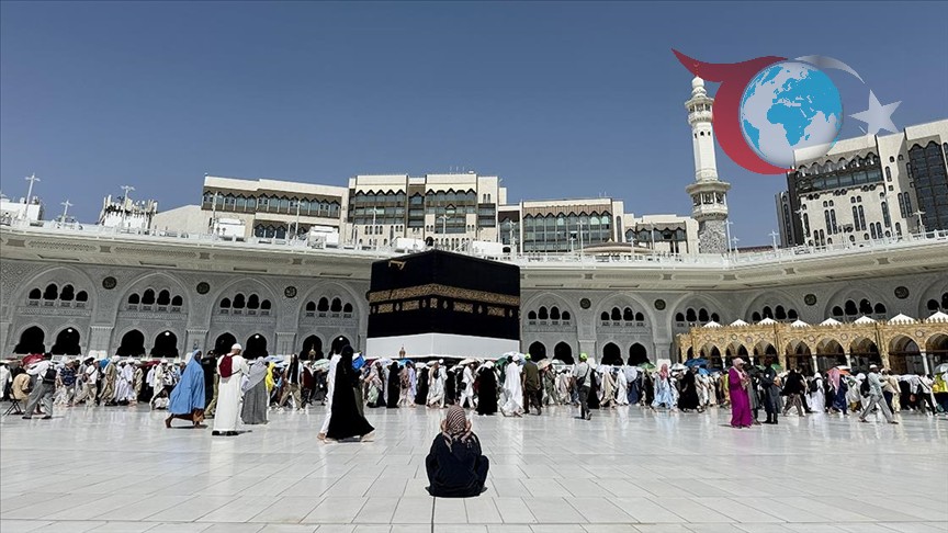 Müslüman Hacılar Mekke'ye Veda Ediyor: Duygu Yüklü Bir Yolculuk