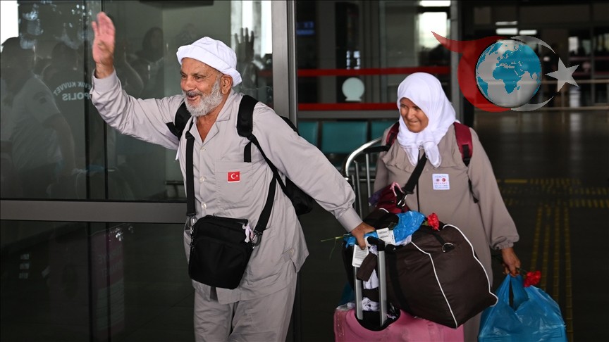 Gaziantep'te Hacdan Dönenler Coşkuyla Karşılandı