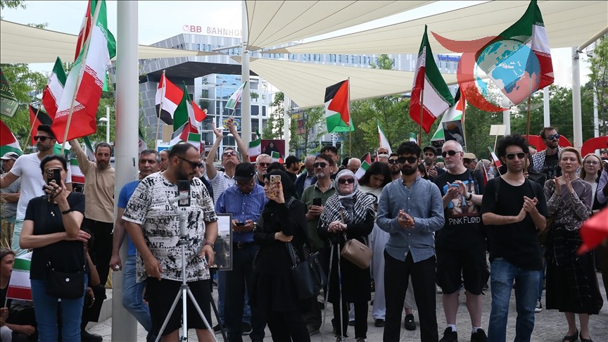 Viyana'da İsrail Karşıtı Gösteri: Filistin ve İran Bayrakları Altında Protesto