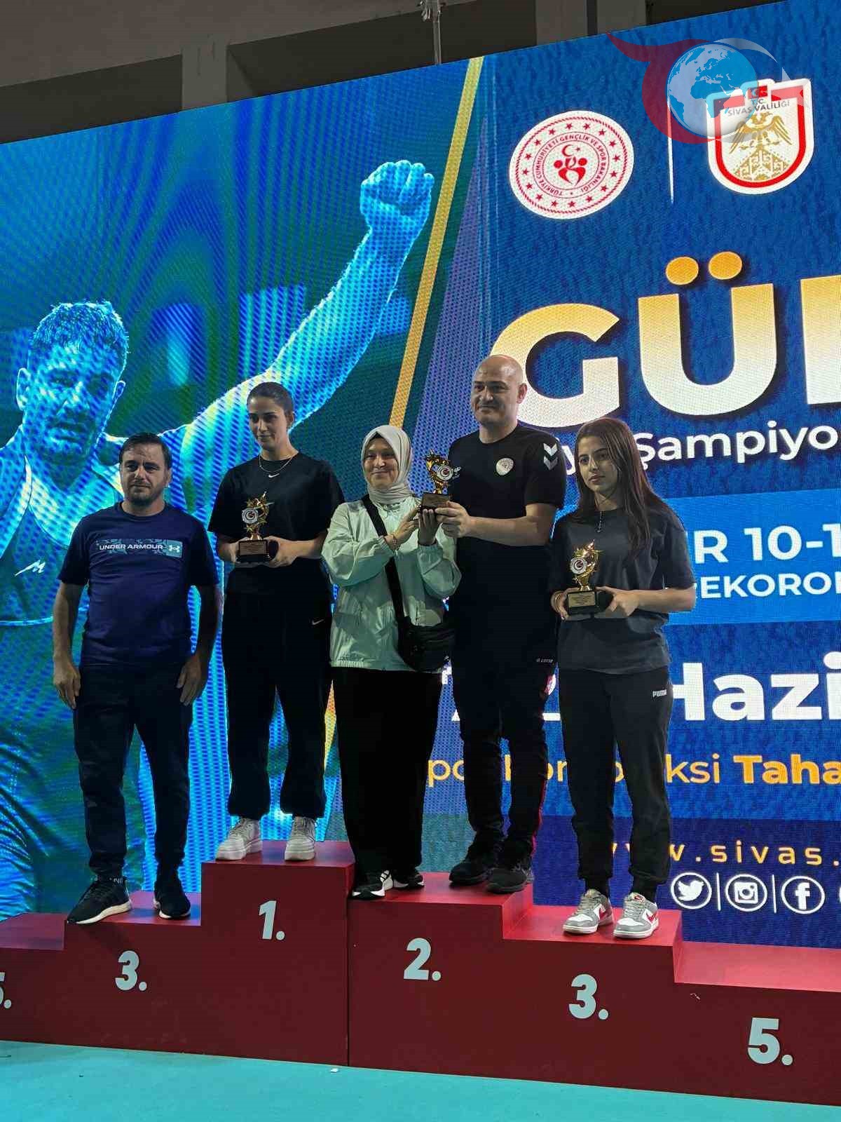 Afyonkarahisarlı Güreşçiler Türkiye Şampiyonası'nda Yine Zirvede