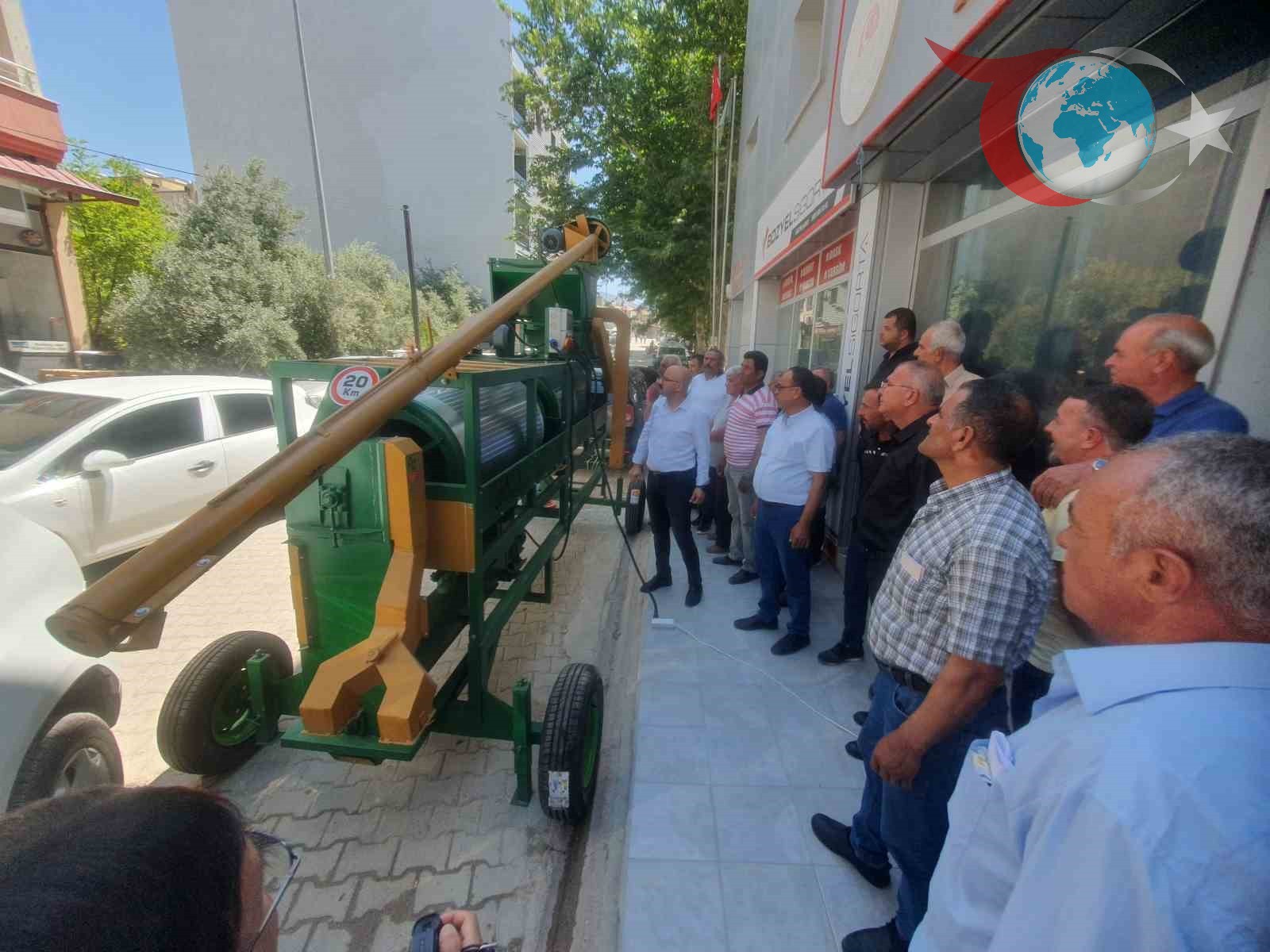 Mersin’in Mut İlçesinde Üreticilere Tohum Eleme Makinesi Desteği