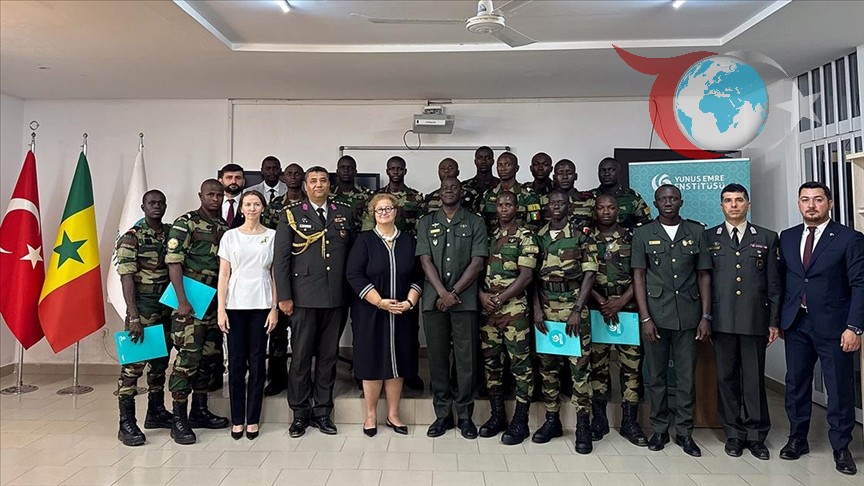 Dakar'da Türkçe Kursu Mezuniyetini Coşkuyla Kutladı