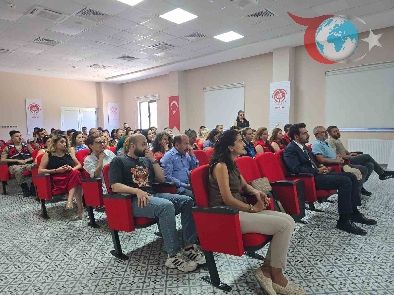 Aile ve Hukuk Üzerine Tunceli'de Yoğun Katılımlı Söyleşi Düzenlendi