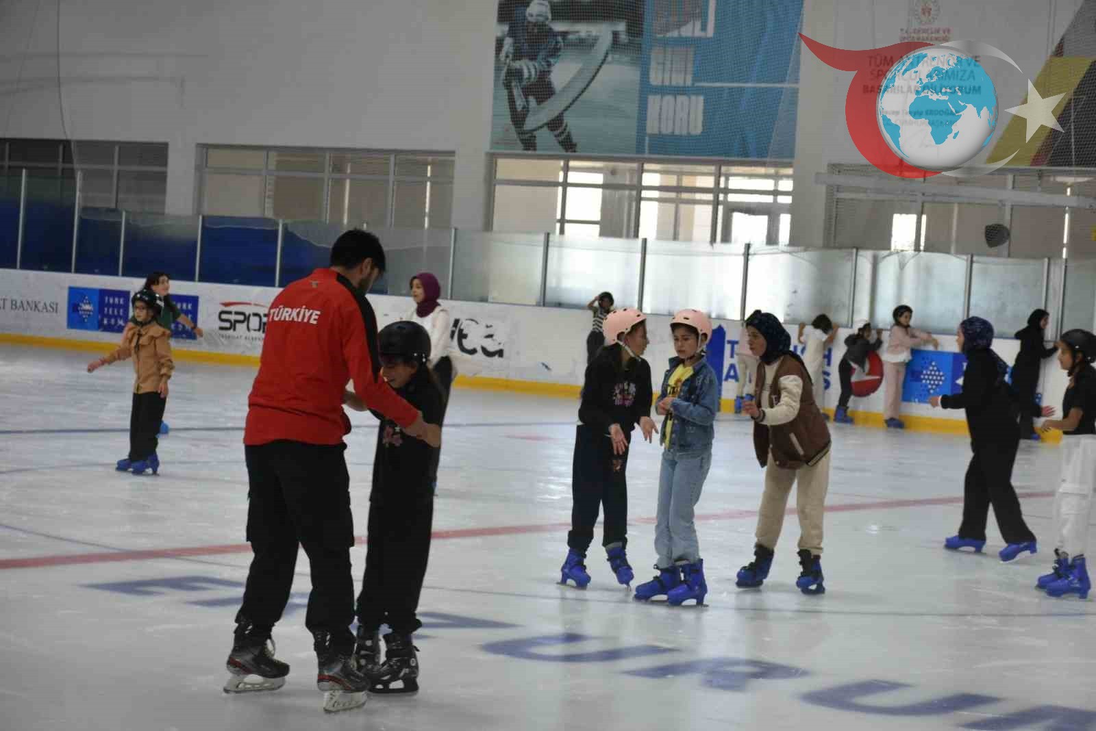 Erzurum'da Gençler Kur'an Kurslarından Buz Pateni Pistlerine Taşınıyor