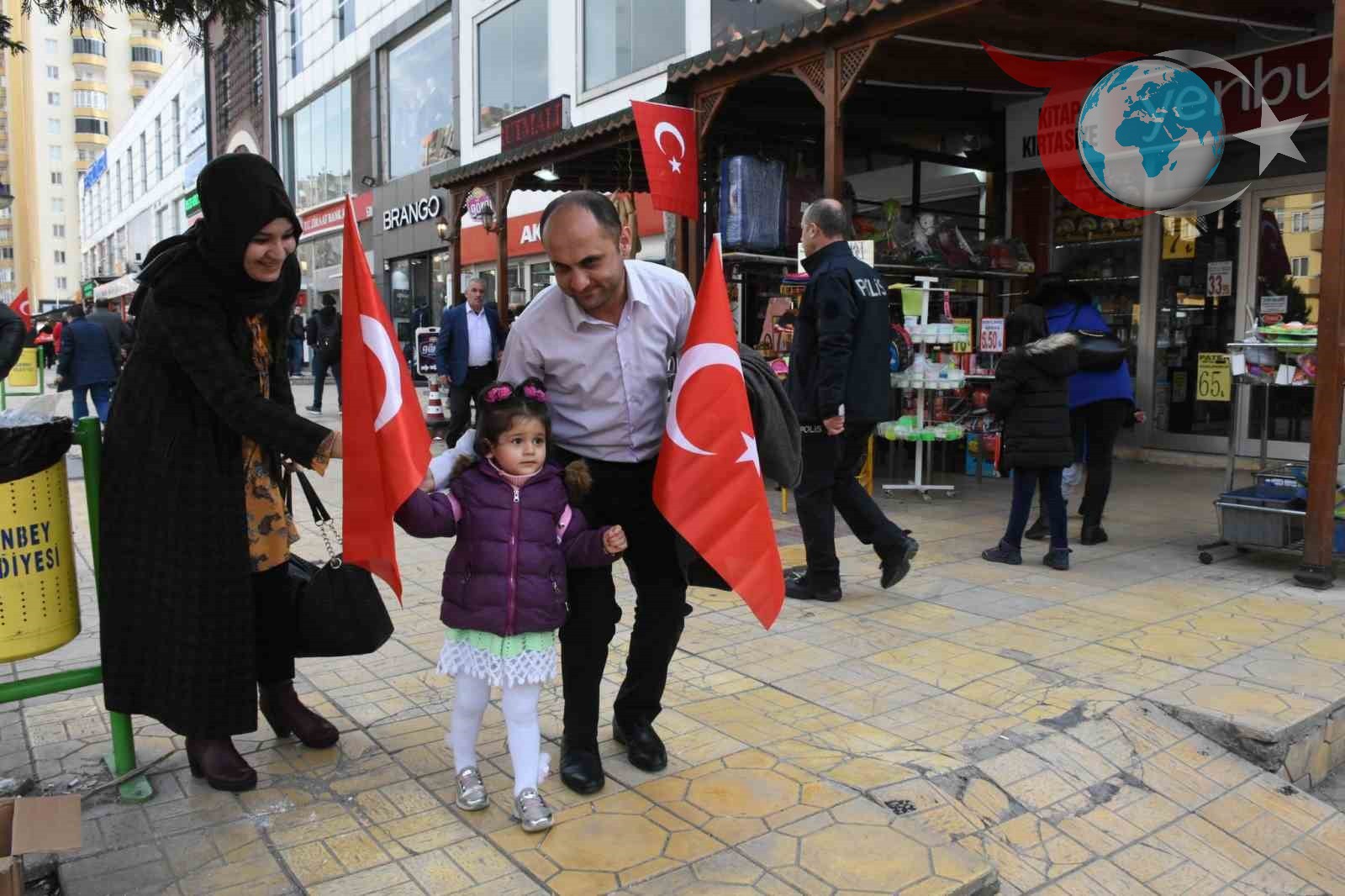 Şahinbey Belediyesi'nden 15 Temmuz'a Anlamlı Destek: Ücretsiz Bayrak Dağıtımı