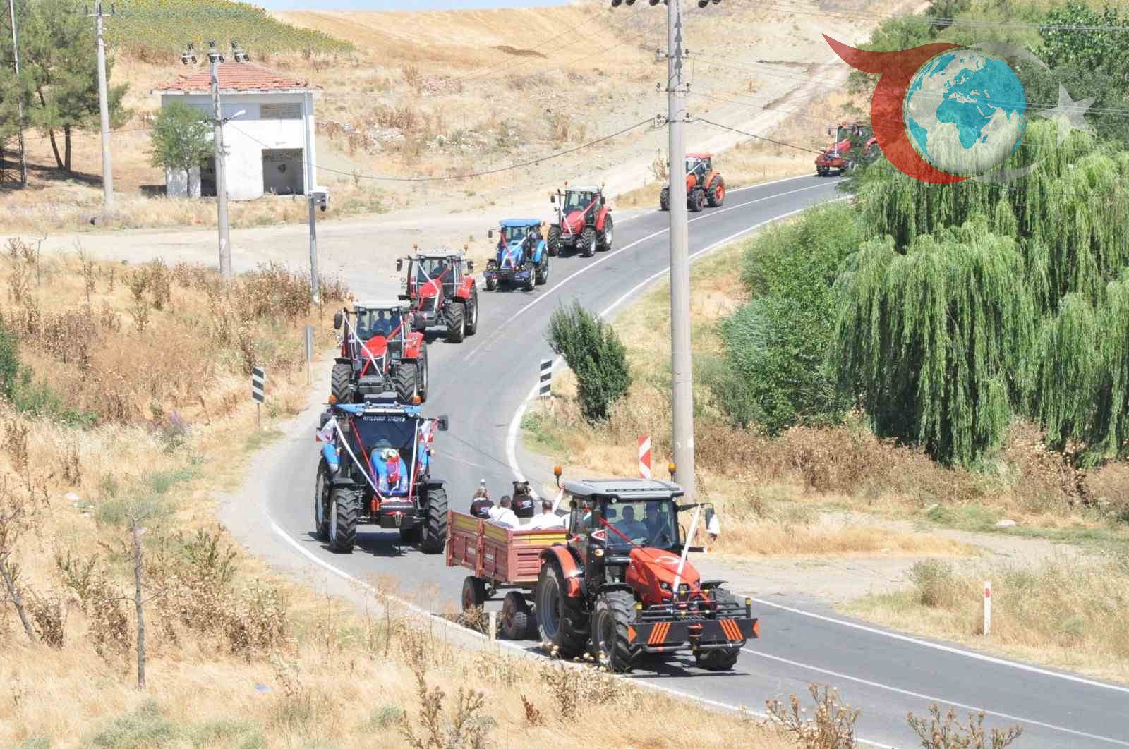 Keşan'da Traktör Konvoyu ile Renkli Düğün: Çiftçiliğe Dikkat Çektiler