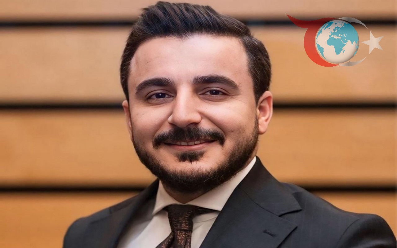 Adnan Öveç: Annelik Sürecin Gizli Mimarıdır