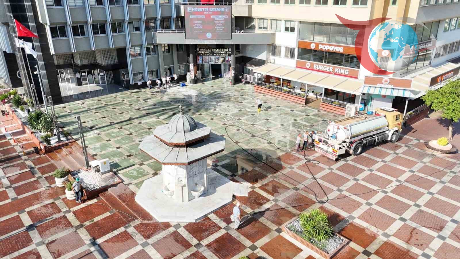 Nazilli Meydanı'nda Titiz Temizlik Çalışmaları