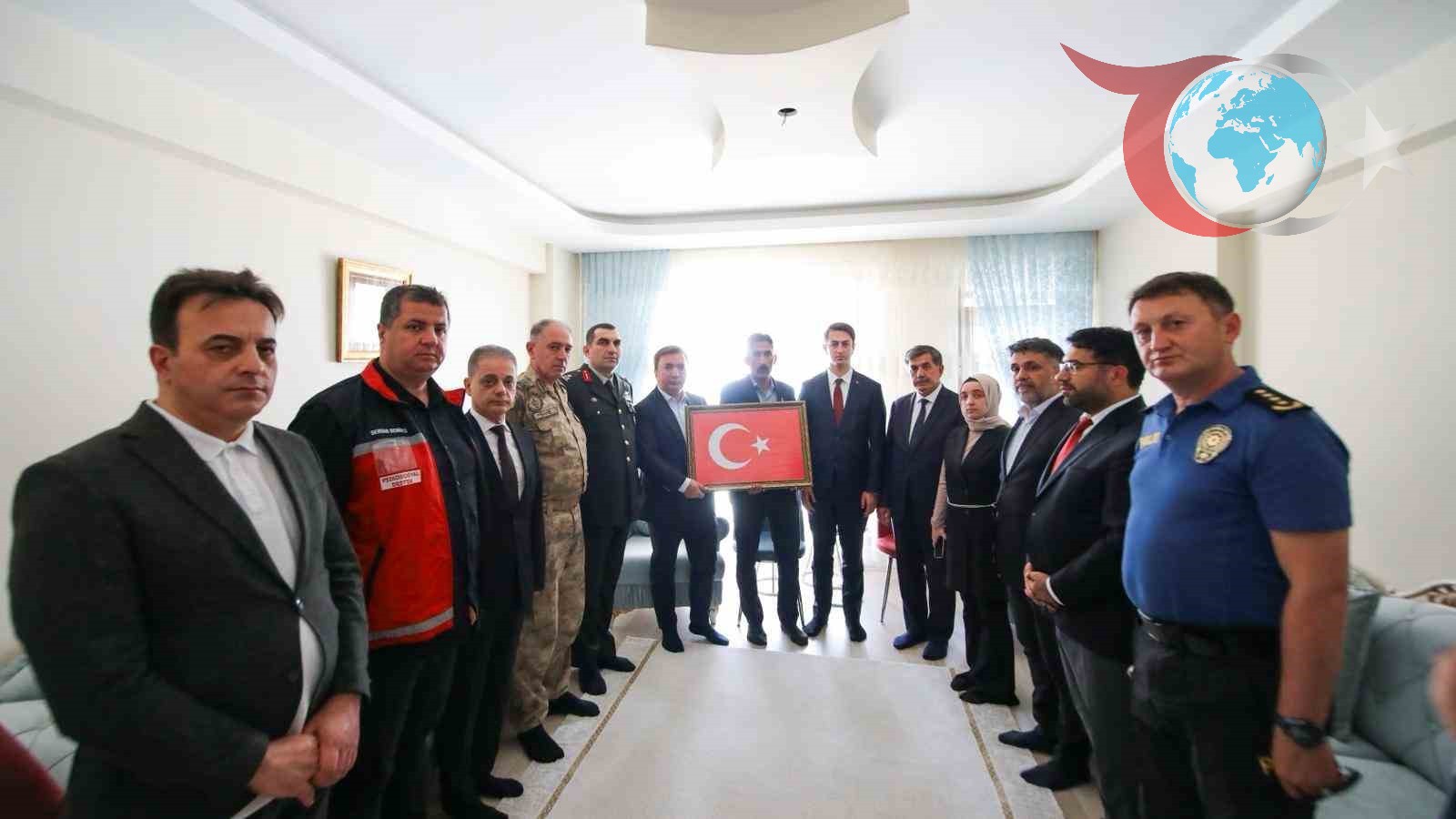 Erzincan'da Gazi Ziyareti ve Türk Bayrağı Takdimi