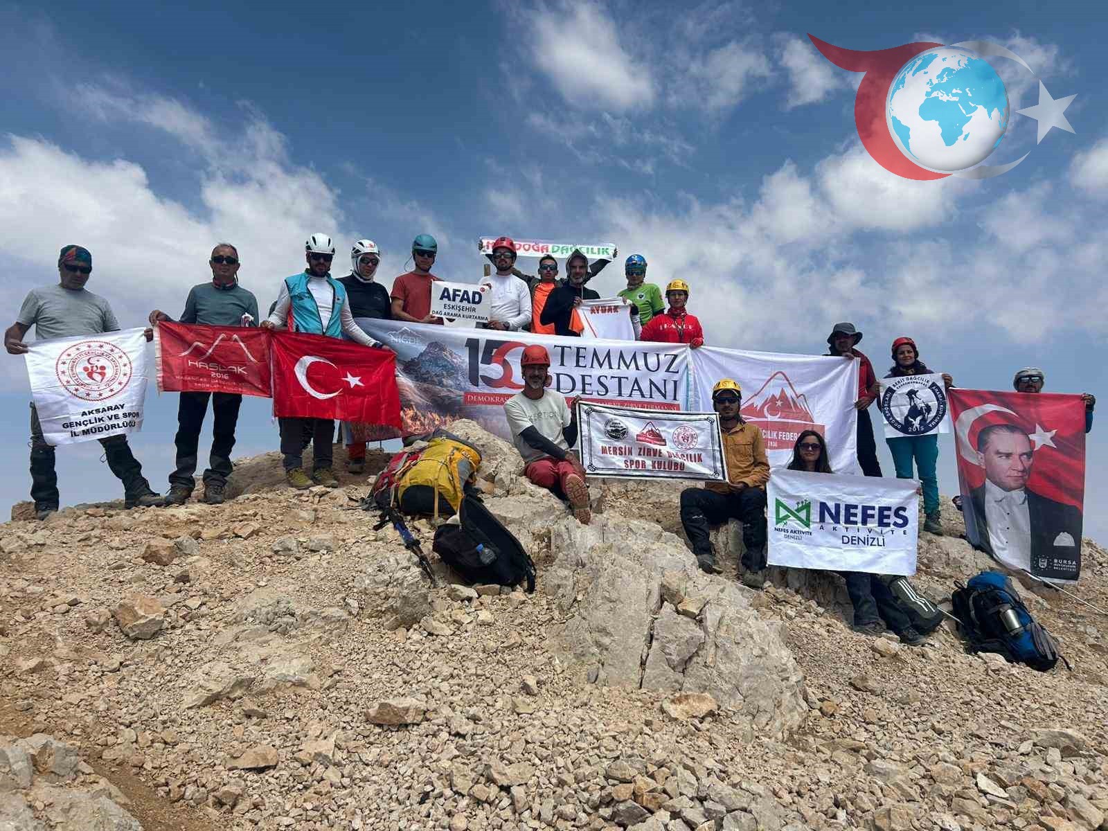 Eskişehir AFAD Ekibi, 15 Temmuz Şehitleri Anısına Aladağlar'da Zirve Tırmanışı Yaptı