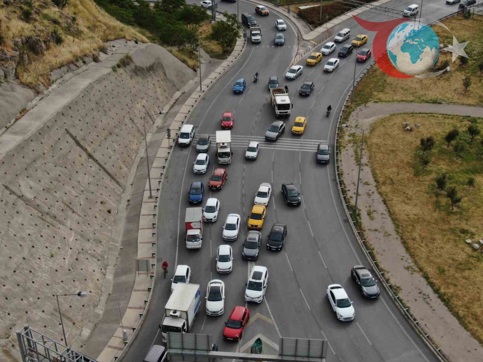 İzmir'de Taşıt Sayısında Artış Devam Ediyor
