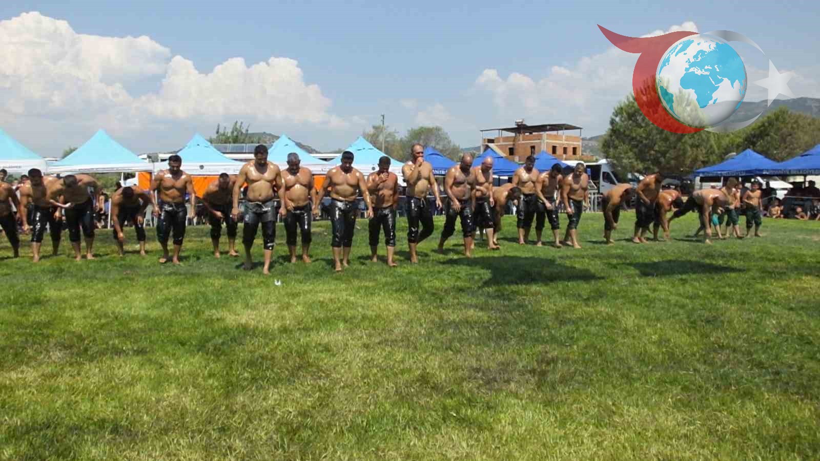 Burhaniye'de 9. Geleneksel Kızıklı Yağlı Güreşleri Büyük İlgiyle Karşılandı