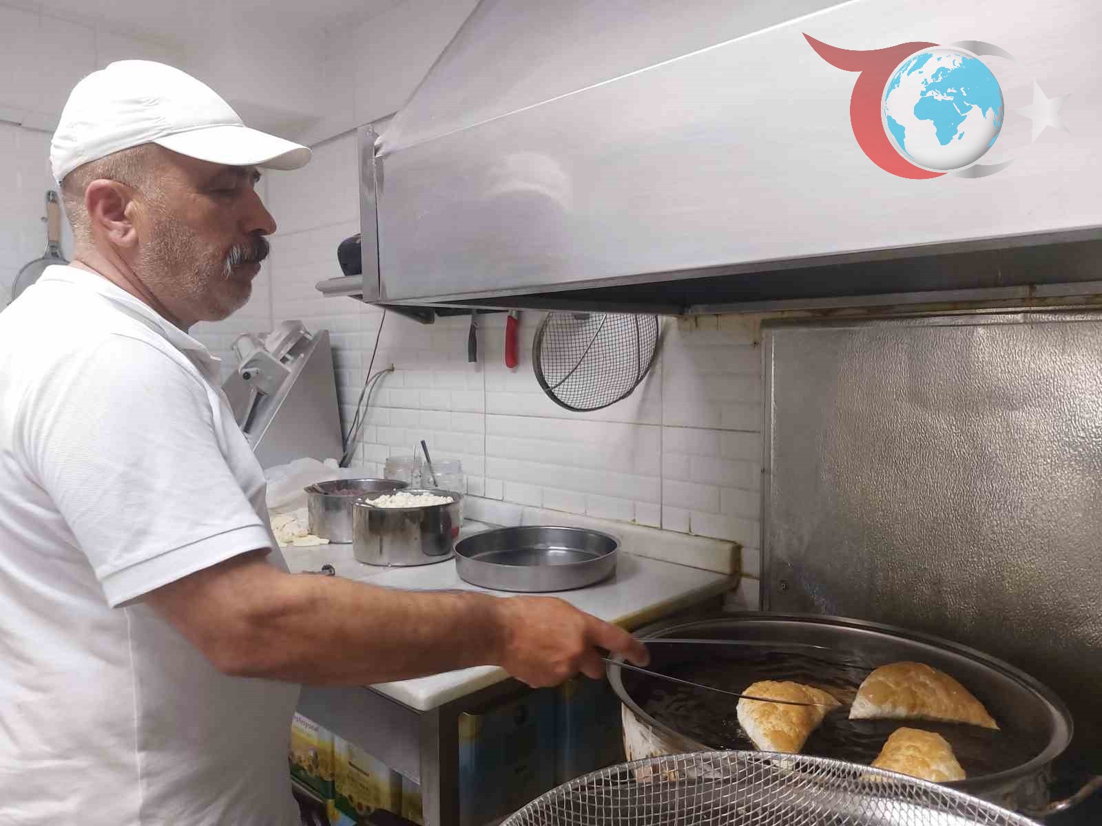 Eskişehir'de Çibörek Tutkusu: Sıcaklara Rağmen Ustalıkla Üretim