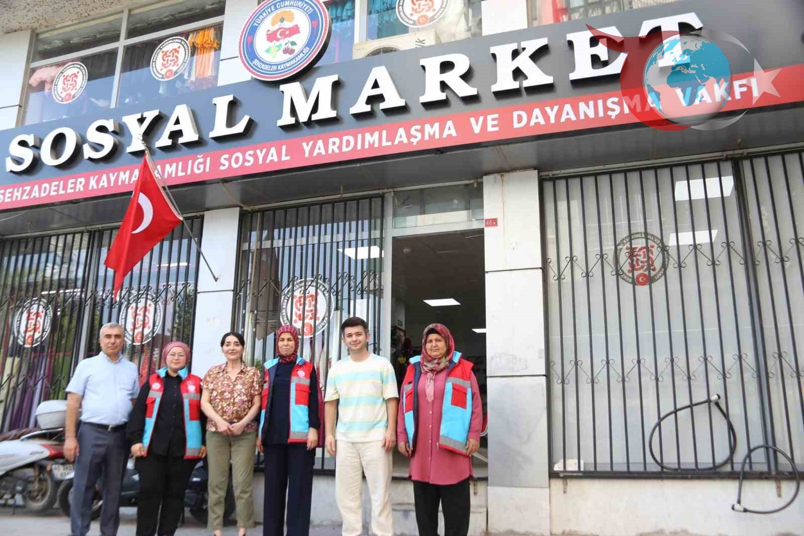Manisa'da İhtiyaç Sahipleri İçin Üç Katlı Sosyal Market Hizmet Veriyor