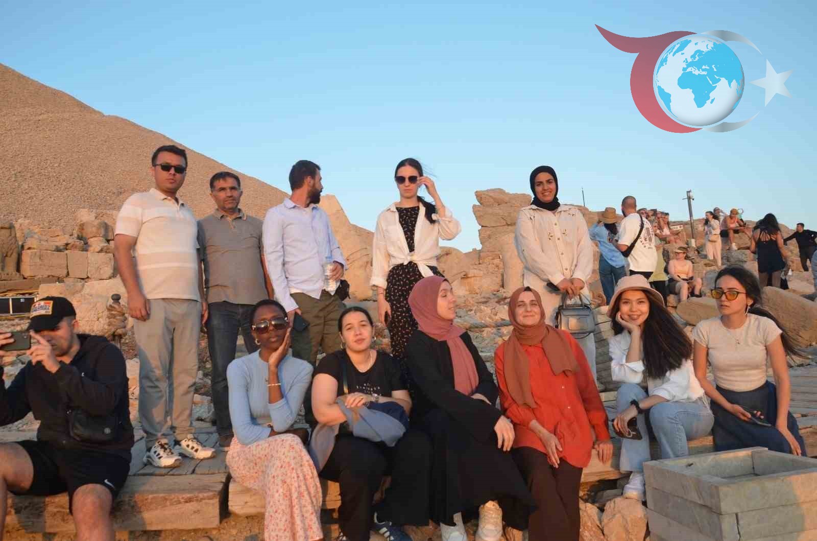 15 Ülkeden Misafirler Nemrut Dağı'nın Eşsiz Güzelliklerine Tanıklık Etti