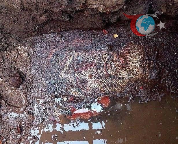 İznik'te Roma Dönemine Ait Mozaik ve Mezarlar Gün Yüzüne Çıkıyor