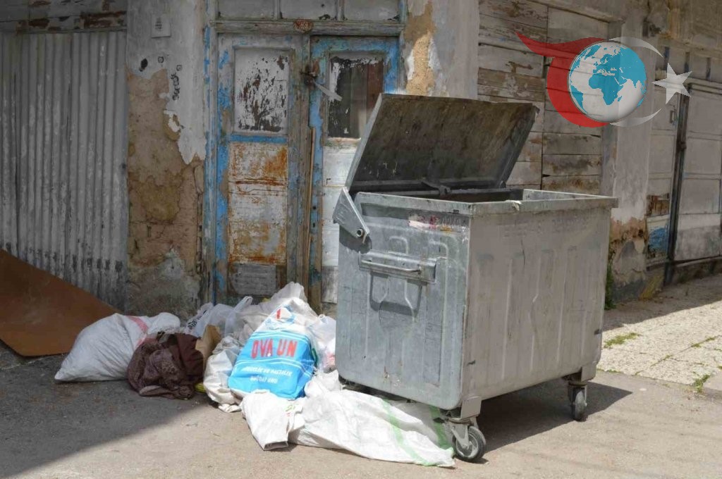 Bilecik'te Çöp Konteyneri Sorunu: Belediyeler ve Firma Arasında Gerginlik