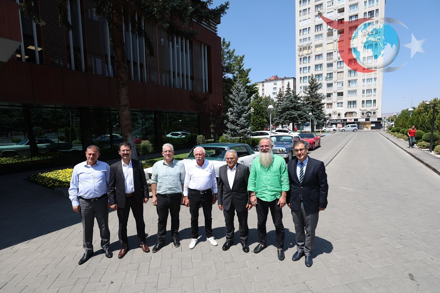 Başkan Büyükkılıç'ın Makamında Hareketli Gün: Ziyaretçi Akını